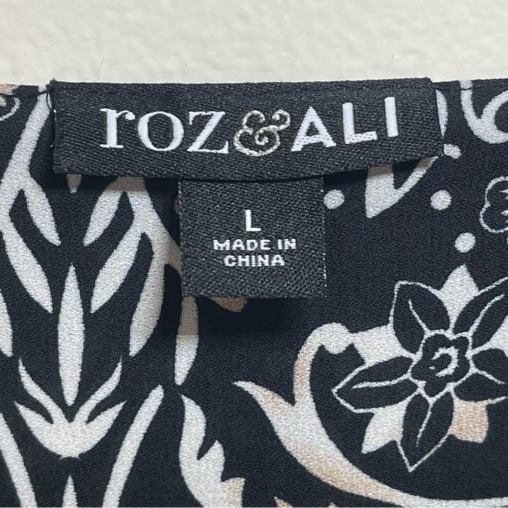 Roz & Ali | Black Floral and Beaded Neckline Blouse | Large - Picture 6 of 9